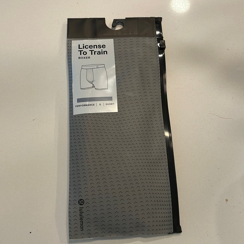 Lululemon License to Train Boxer Short Small NWT